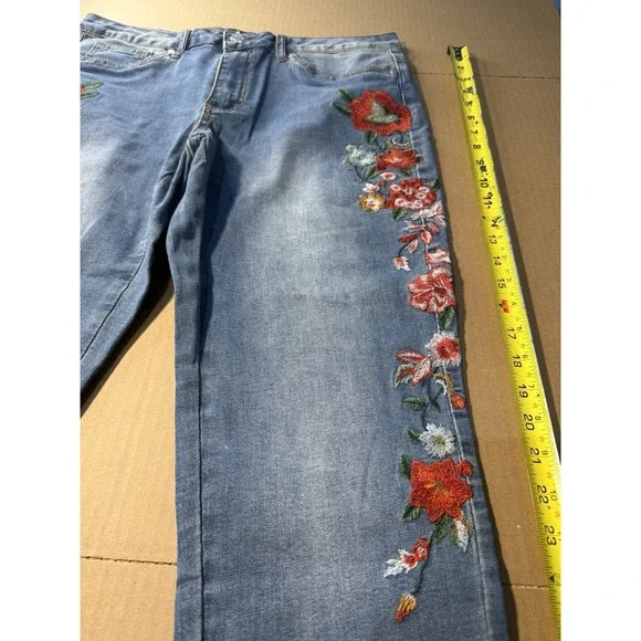 Venus Embroidered Floral Womens Jeans Women's( Size 12 )#2D - Picture 4 of 12